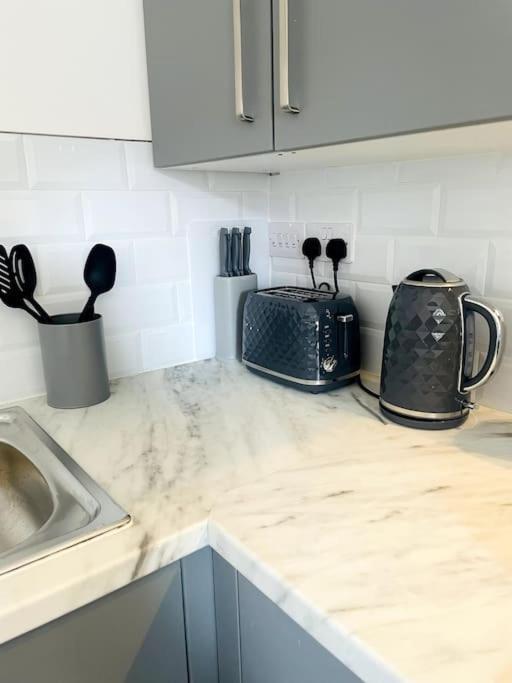 #10Bs 1 Bed Serviced Apartment 德比 外观 照片
