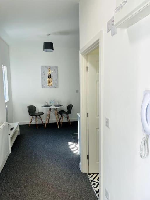 #10Bs 1 Bed Serviced Apartment 德比 外观 照片