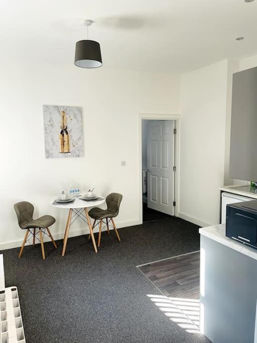 #10Bs 1 Bed Serviced Apartment 德比 外观 照片